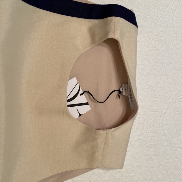 NWT Diane von Fursterberg linen looking dress. Size 6. Cream with navy trim. - Picture 6 of 11